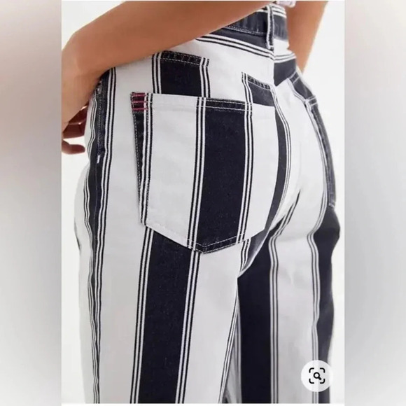 Urban Outfitters BDG Mom High Waisted Jeans 26 - Picture 3 of 16